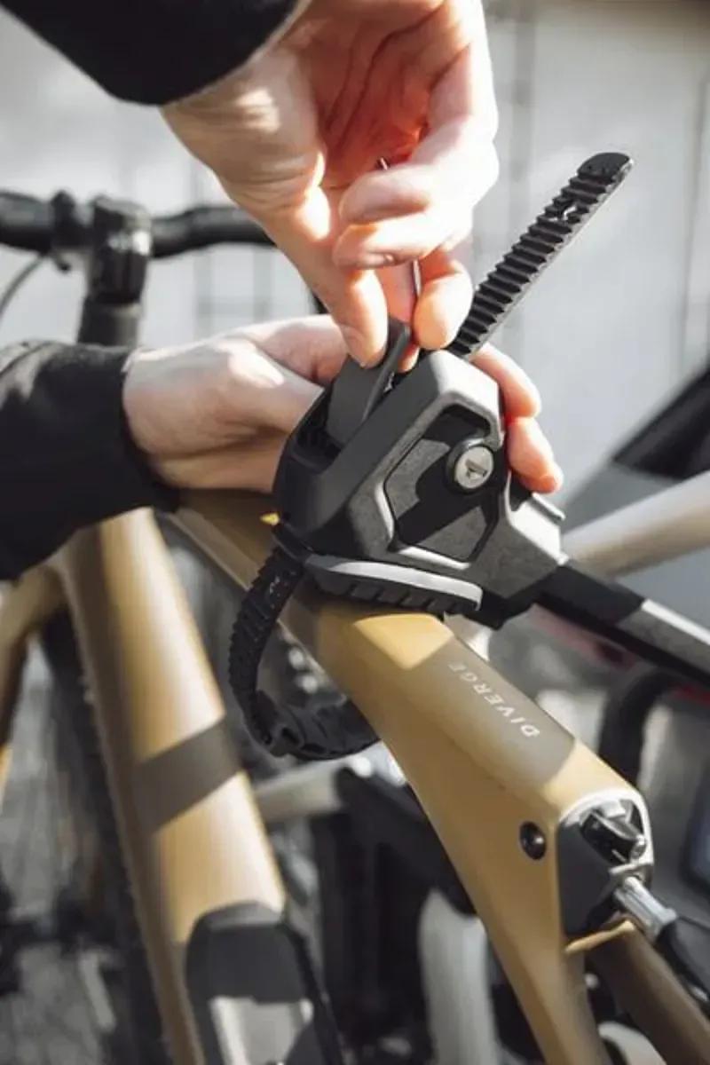 Thule EasyFold 3 3-Bike Platform in Black/Silver-4